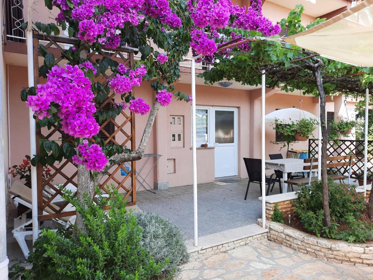 Apartment Nino In Pula Exteriér fotografie